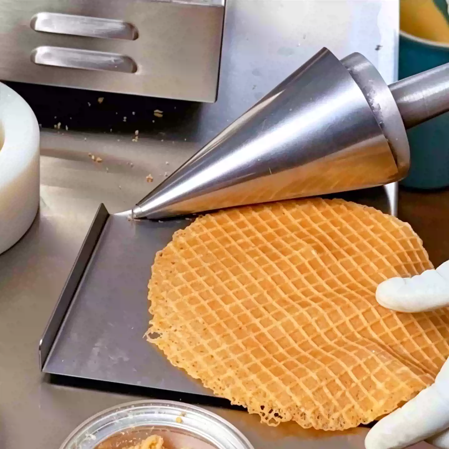 Ręczna maszyna do robienia kre – Waffle Cone Maker recenzja i cena